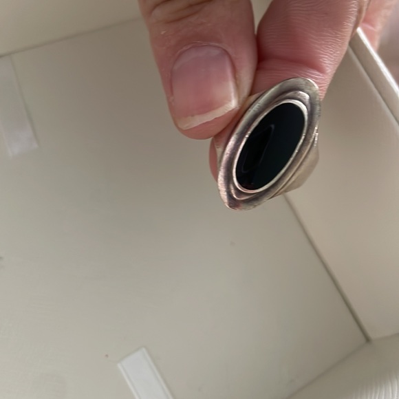 Onyx oval stone on silver ring - Picture 3 of 4